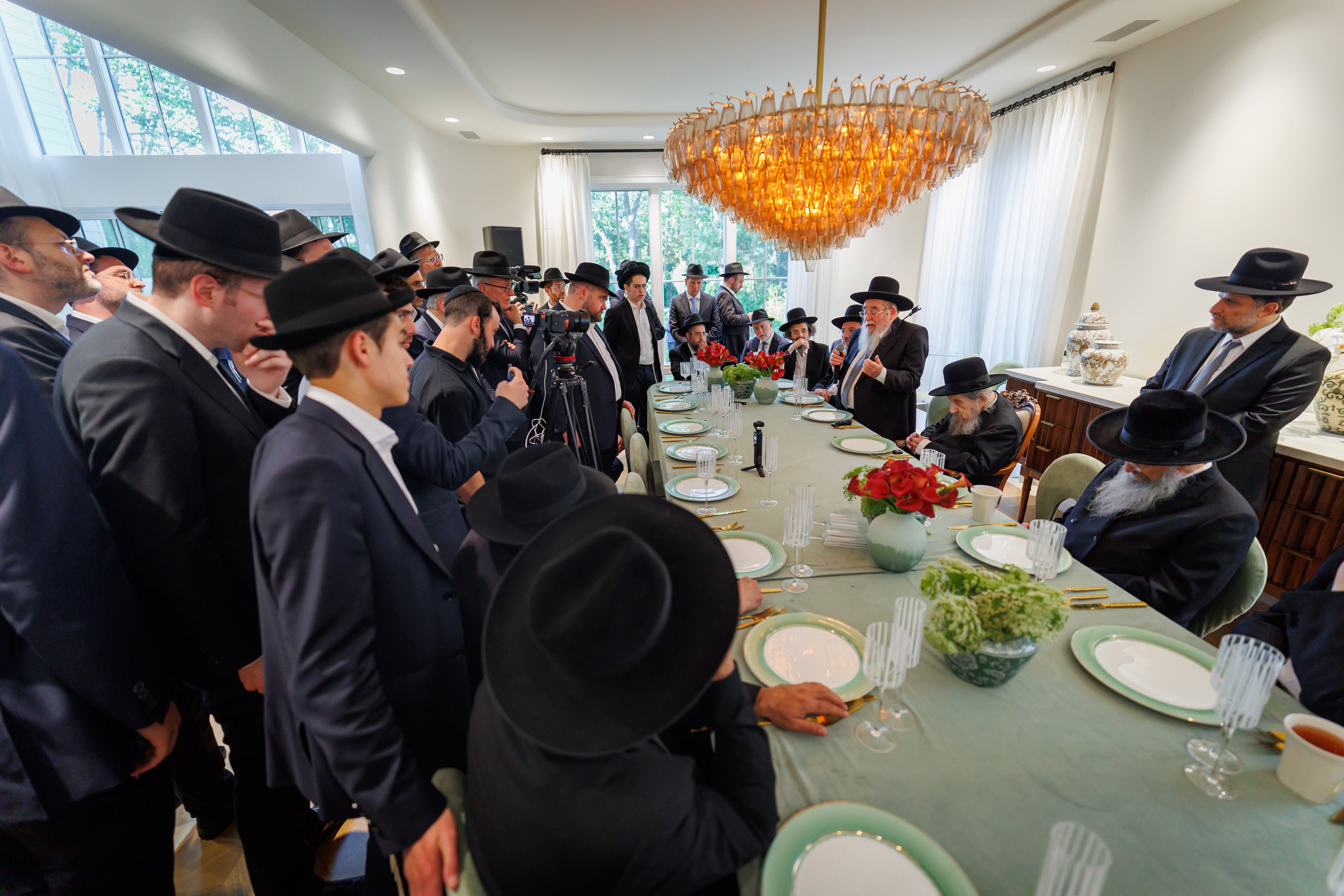 Gedolei Torah Visit the Ir Hatorah’s Tomchei Torah on Behalf of Keren Olam HaTorah
